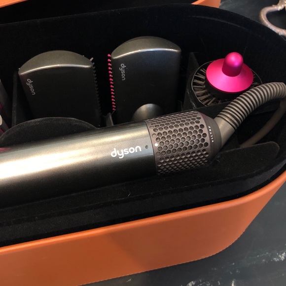**SOLD**Dyson airwrap complete with 8 attach new - Picture 5 of 6